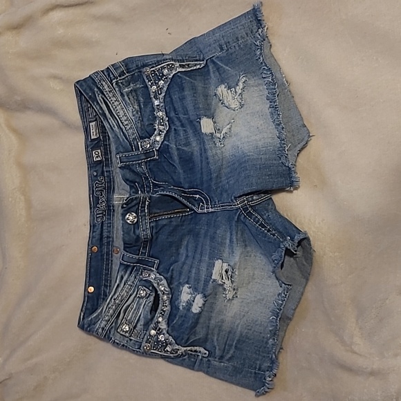 Miss Me Jeans Shorts Mid Rise Rhinestone Embroidered Easy Fit Denim 30 - Picture 3 of 11